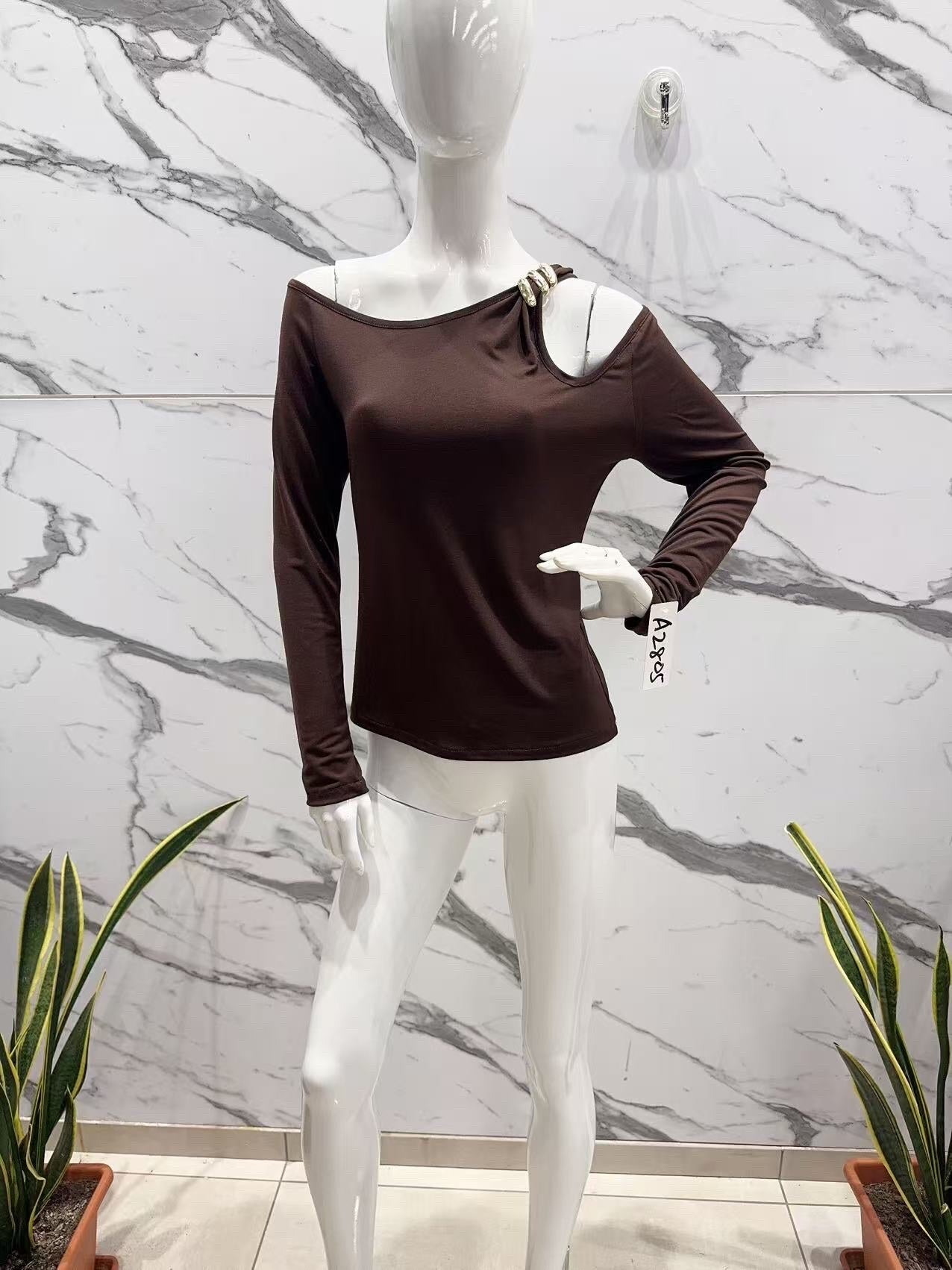 Top sleeve long with detail jewelry