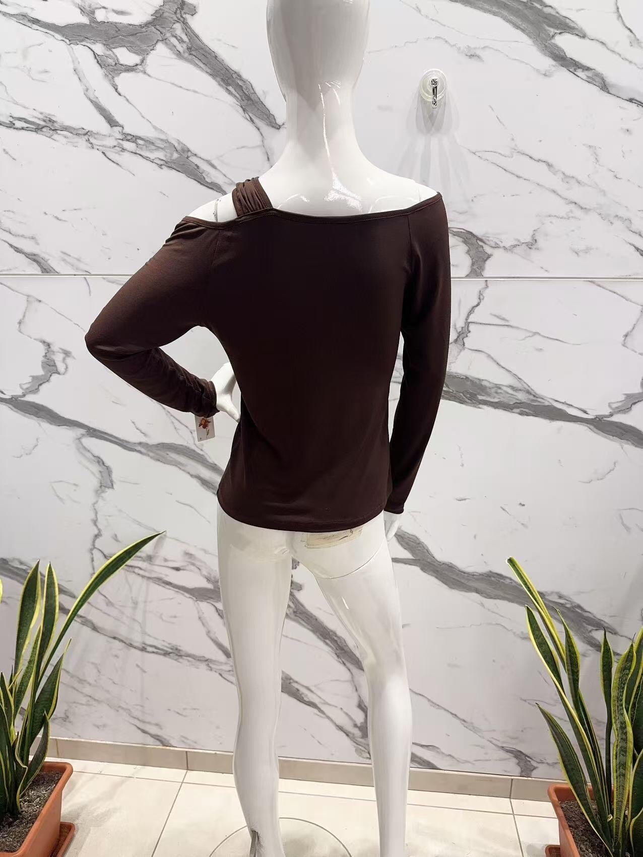 Top sleeve long with detail jewelry