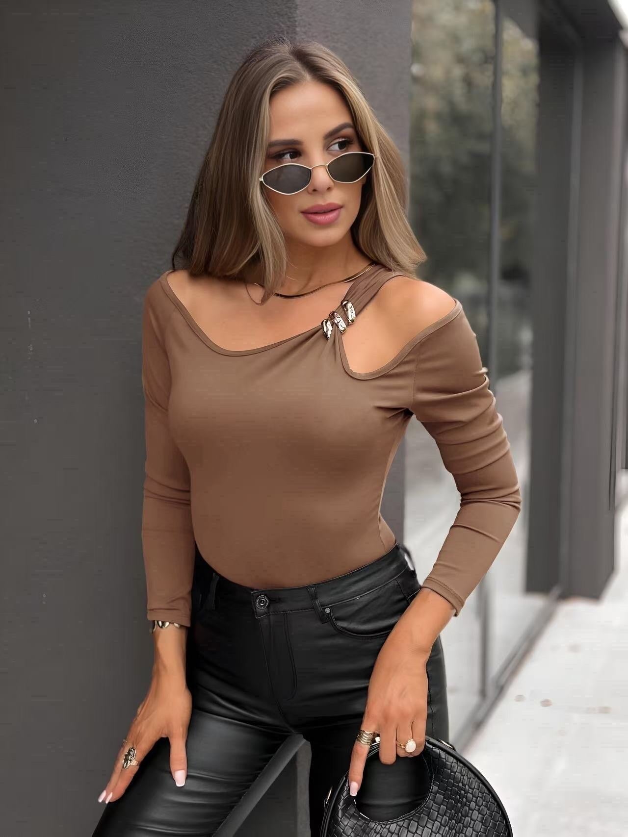 Top sleeve long with detail jewelry