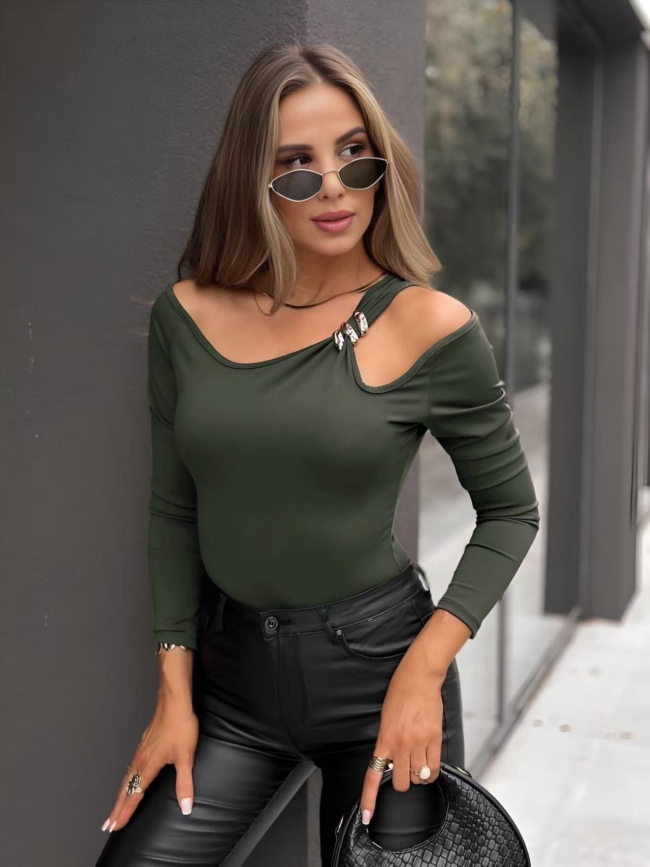 Top sleeve long with detail jewelry