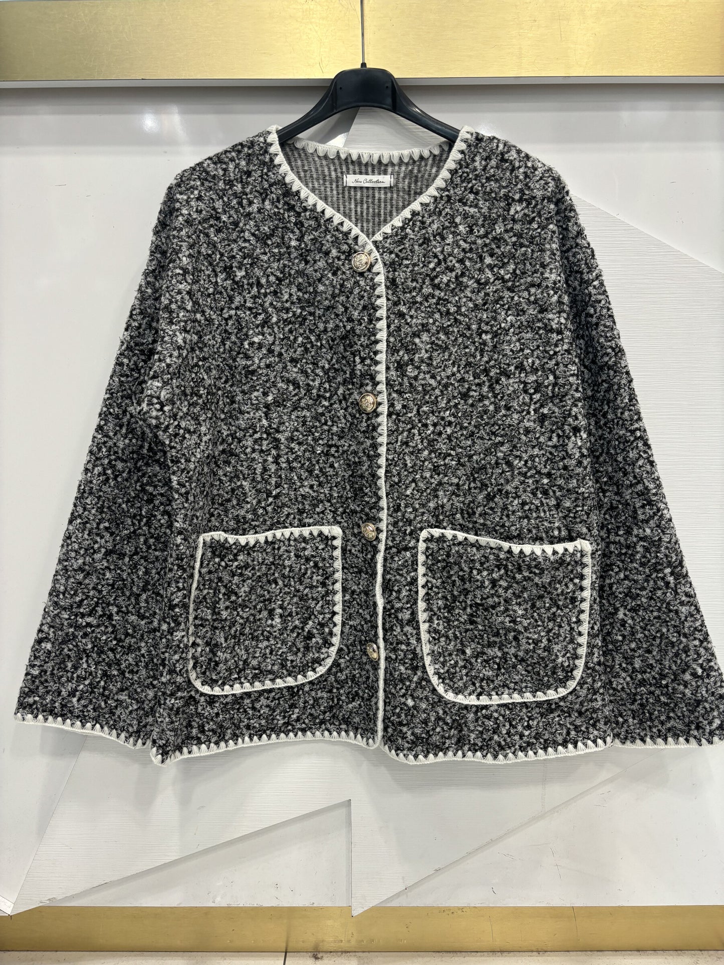 Golden buttons loop jacket