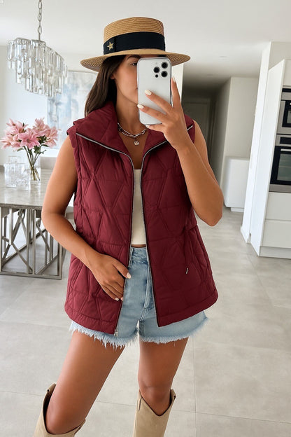 Sleeveless quilted jacket with zipper