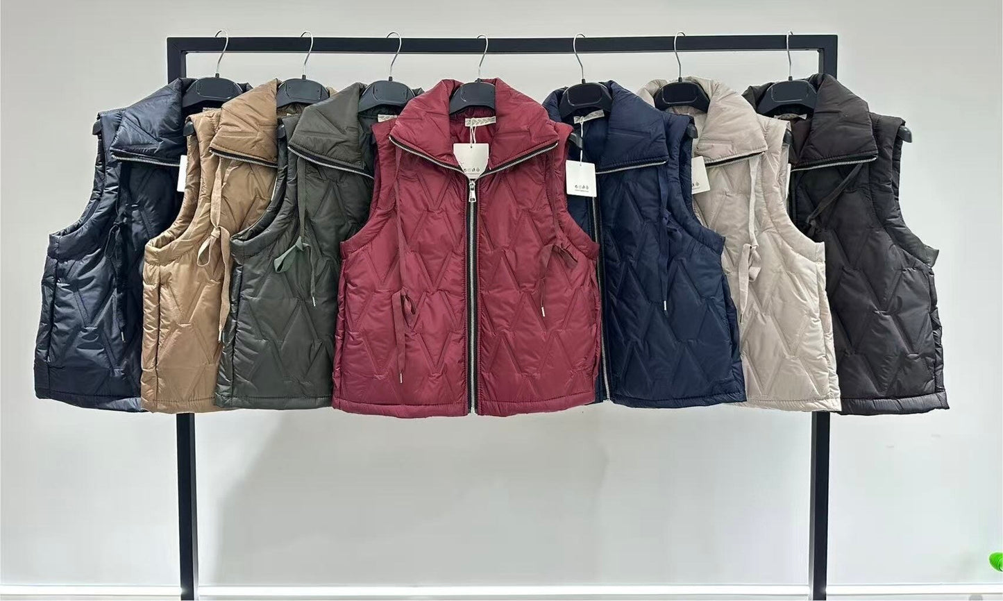 Sleeveless quilted jacket with zipper
