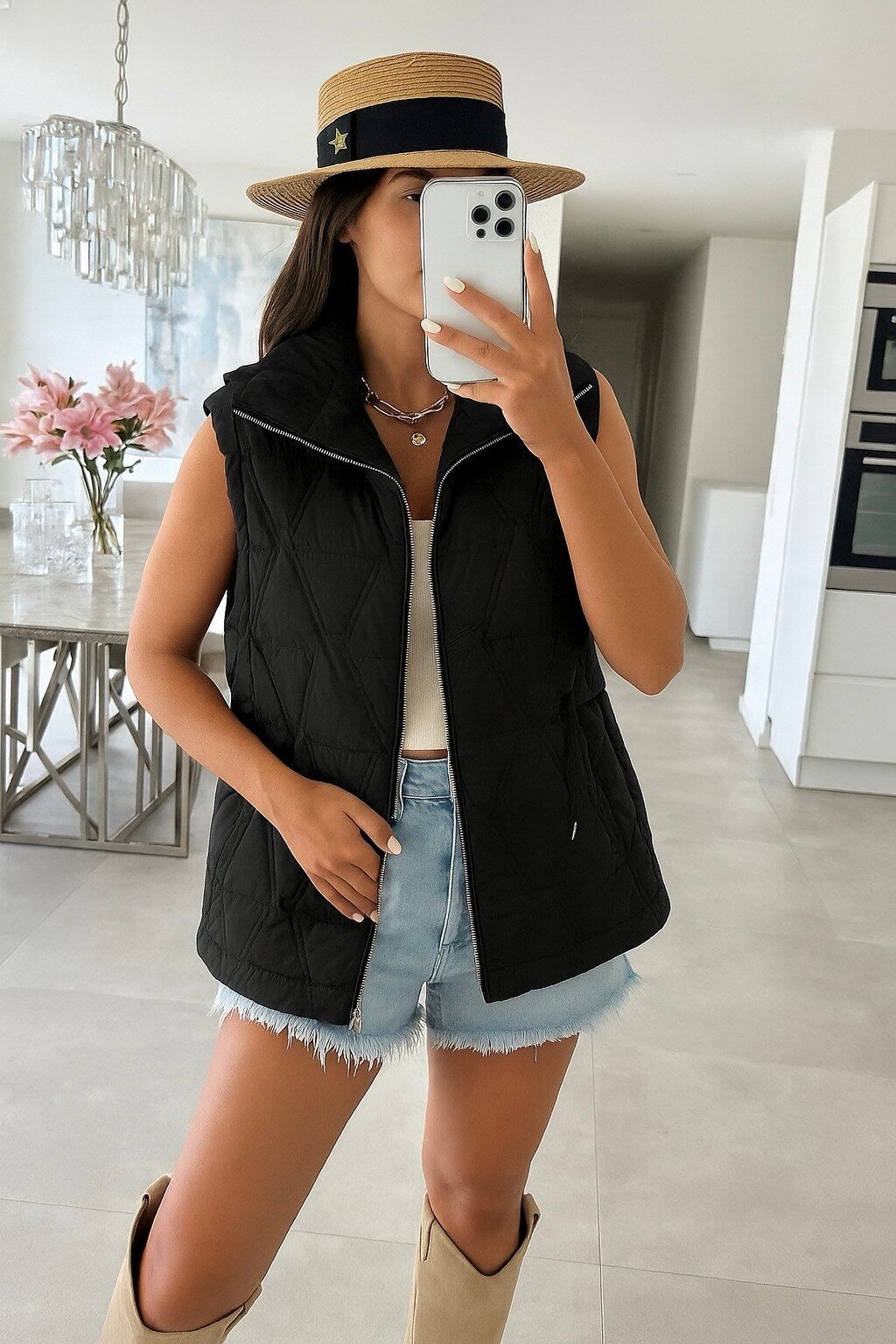 Sleeveless quilted jacket with zipper