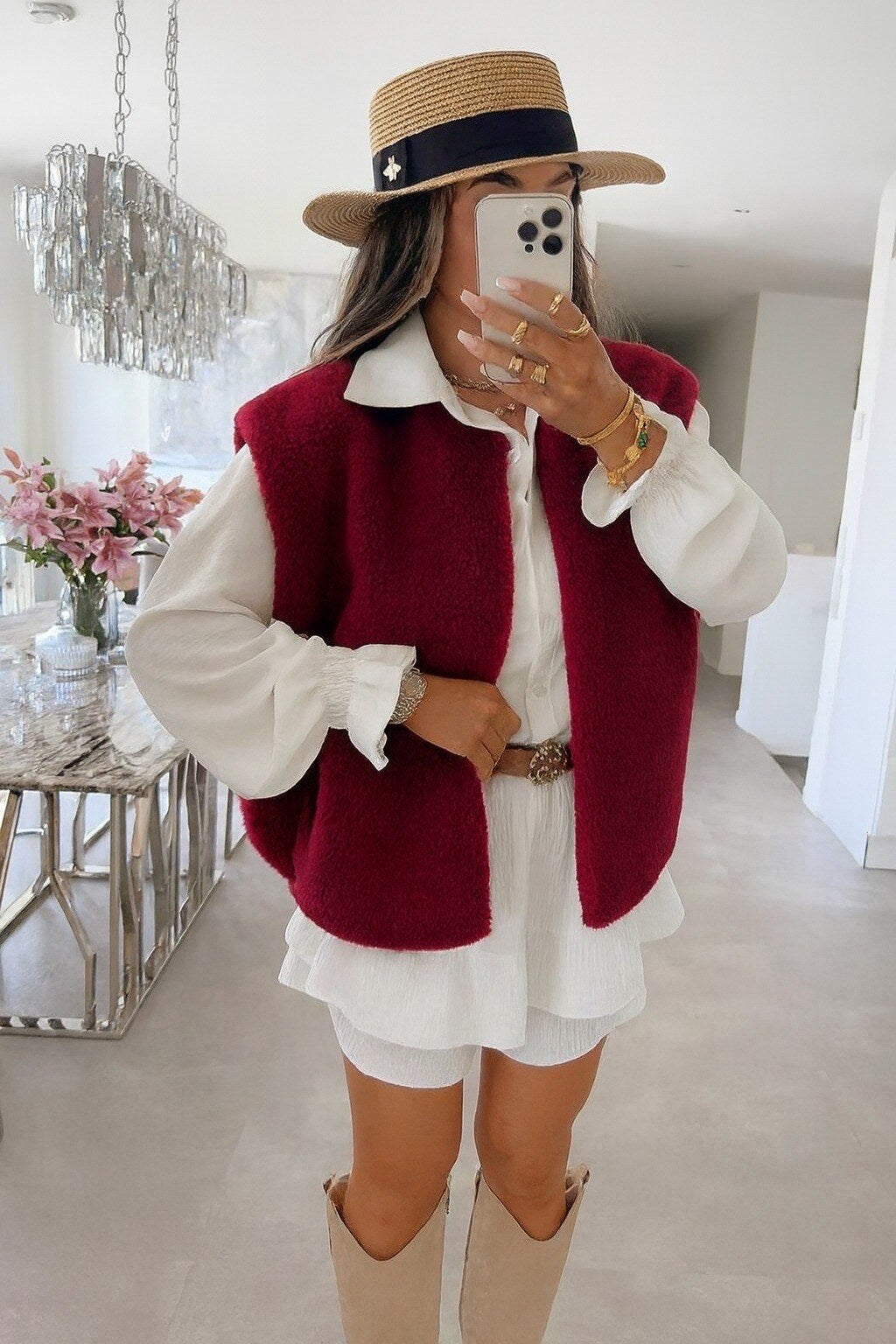 Sleeveless teddy jacket with soft lining and pockets