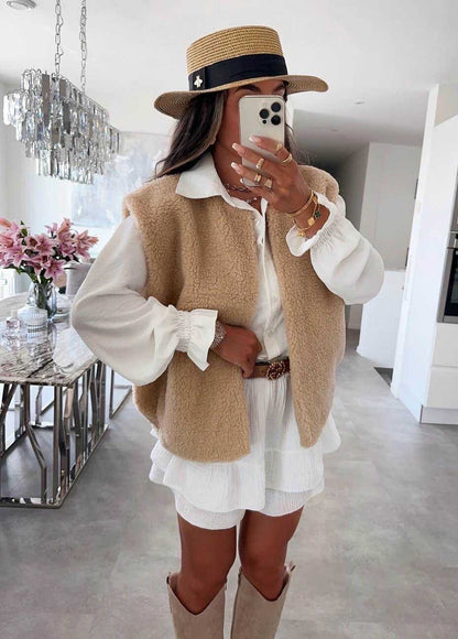 Sleeveless teddy jacket with soft lining and pockets