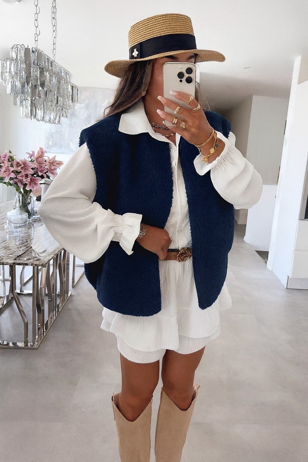 Sleeveless teddy jacket with soft lining and pockets