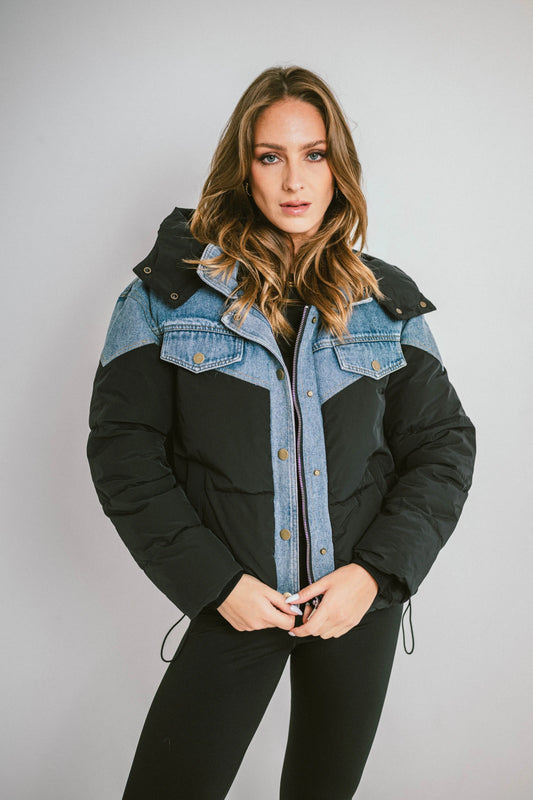 ZOE - Short two-tone puffer jacket with removable hood via zipper